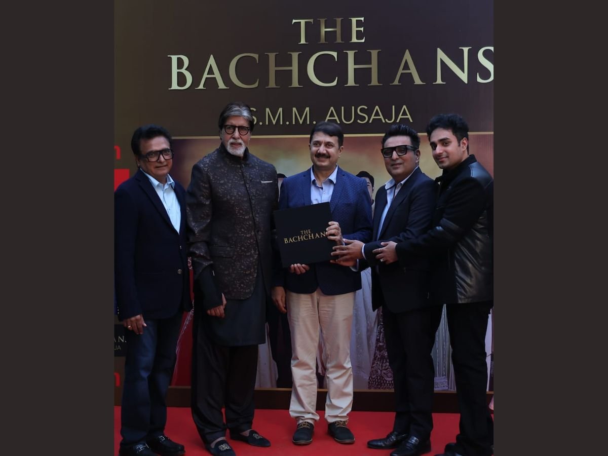 Amitabh Bachchan launches SMM Ausaja’s Om Books International’s The Bachchans: A Saga of Excellence Unveiling